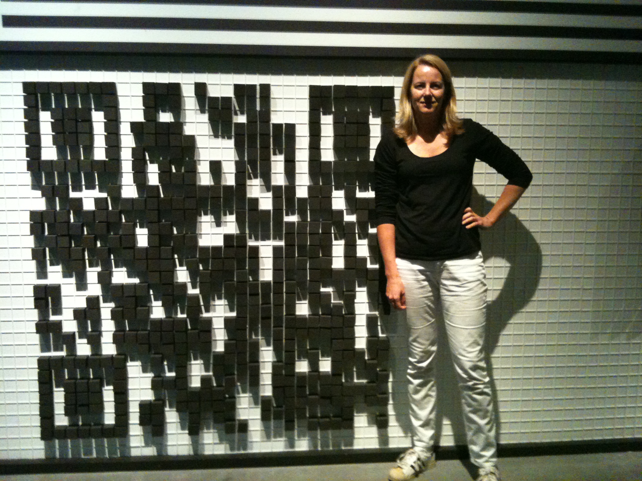Susan met haar qr code in het museum